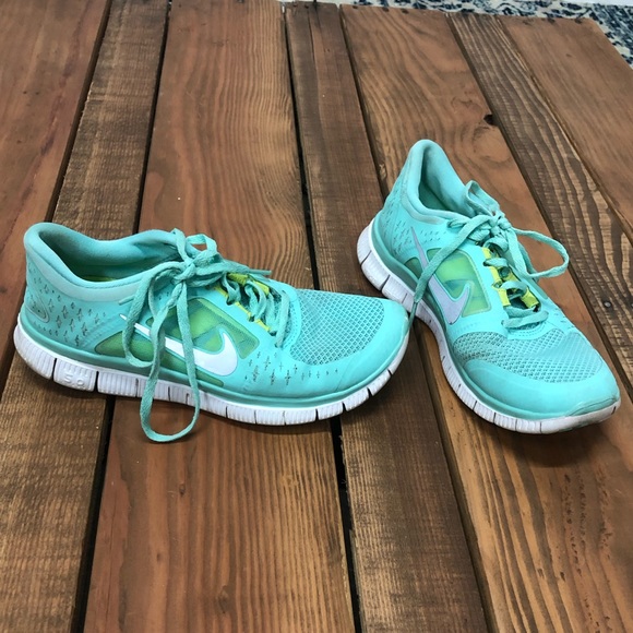Nike women’s size 7 turquoise frees - Picture 2 of 11